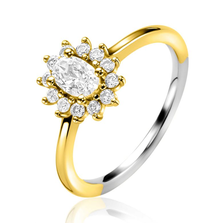 Gouden ring met een ovale, heldere steen omringd door kleine, sprankelende steentjes op een zilveren band.