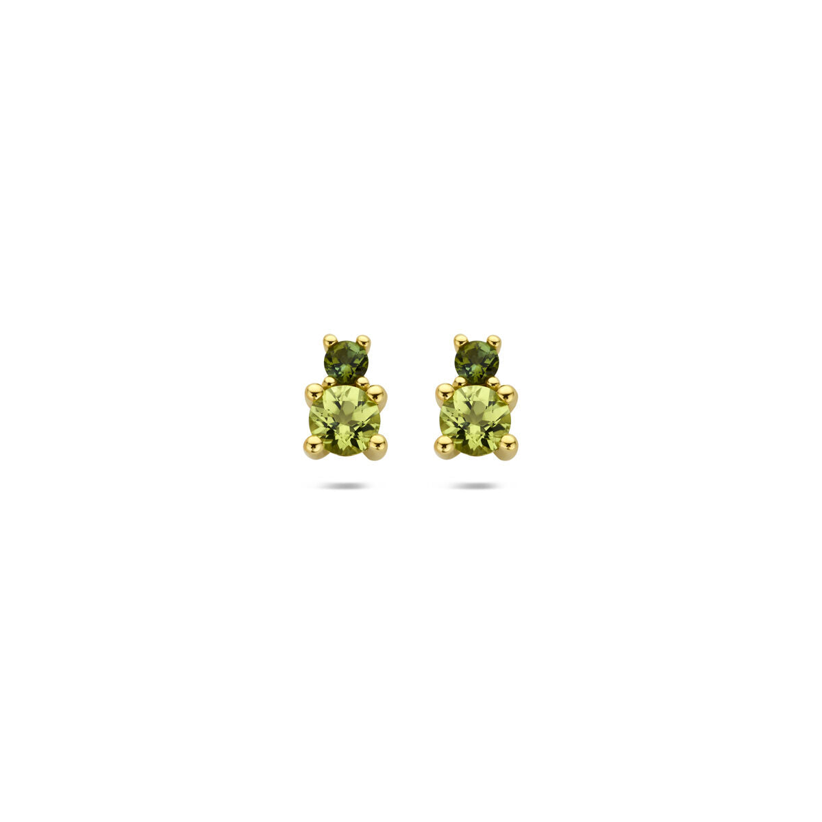 Geelgouden oorknopjes met een groene toermalijn boven en een peridot onder, beide in ronde zetting.
