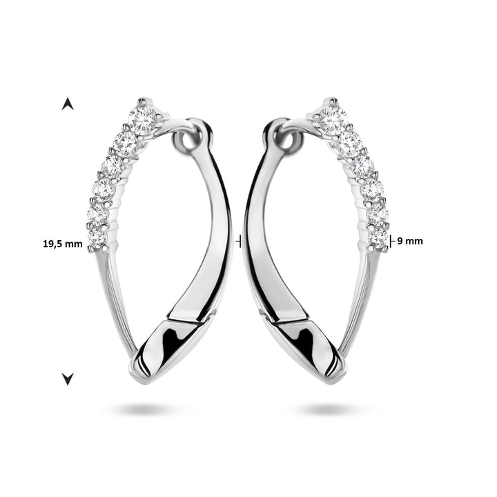 Een paar Van der Kooij Collectie klapoorbellen zirkonia zilver gerhodineerd, met een rij fonkelende steentjes op de bovenste boog. Afmetingen: 19,5 mm hoog en 9 mm breed - perfecte dames oorbellen voor elke gelegenheid.