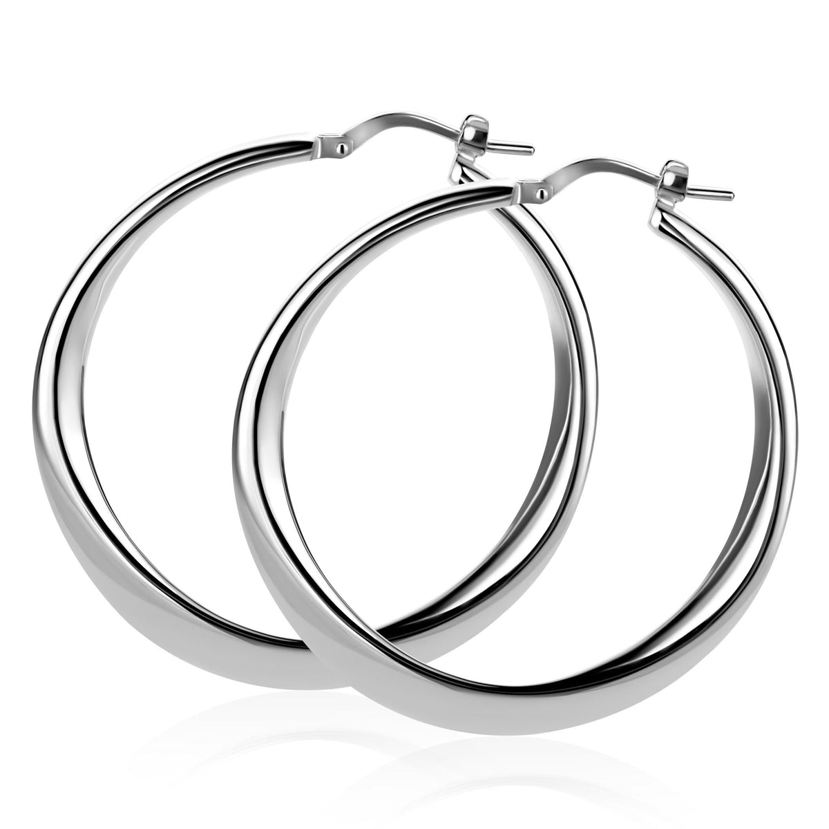 De ZINZI zilveren oorringen ZIO2702 zijn glanzende 40mm zilveren oorbellen met een gladde, gepolijste afwerking-ideaal voor elke gelegenheid en stijlvol overlappend weergegeven op een witte achtergrond. Merk: Zinzi.