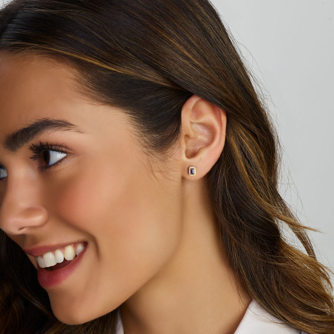 ear studs synth. sapphire and zirconia halo 14K yellow gold