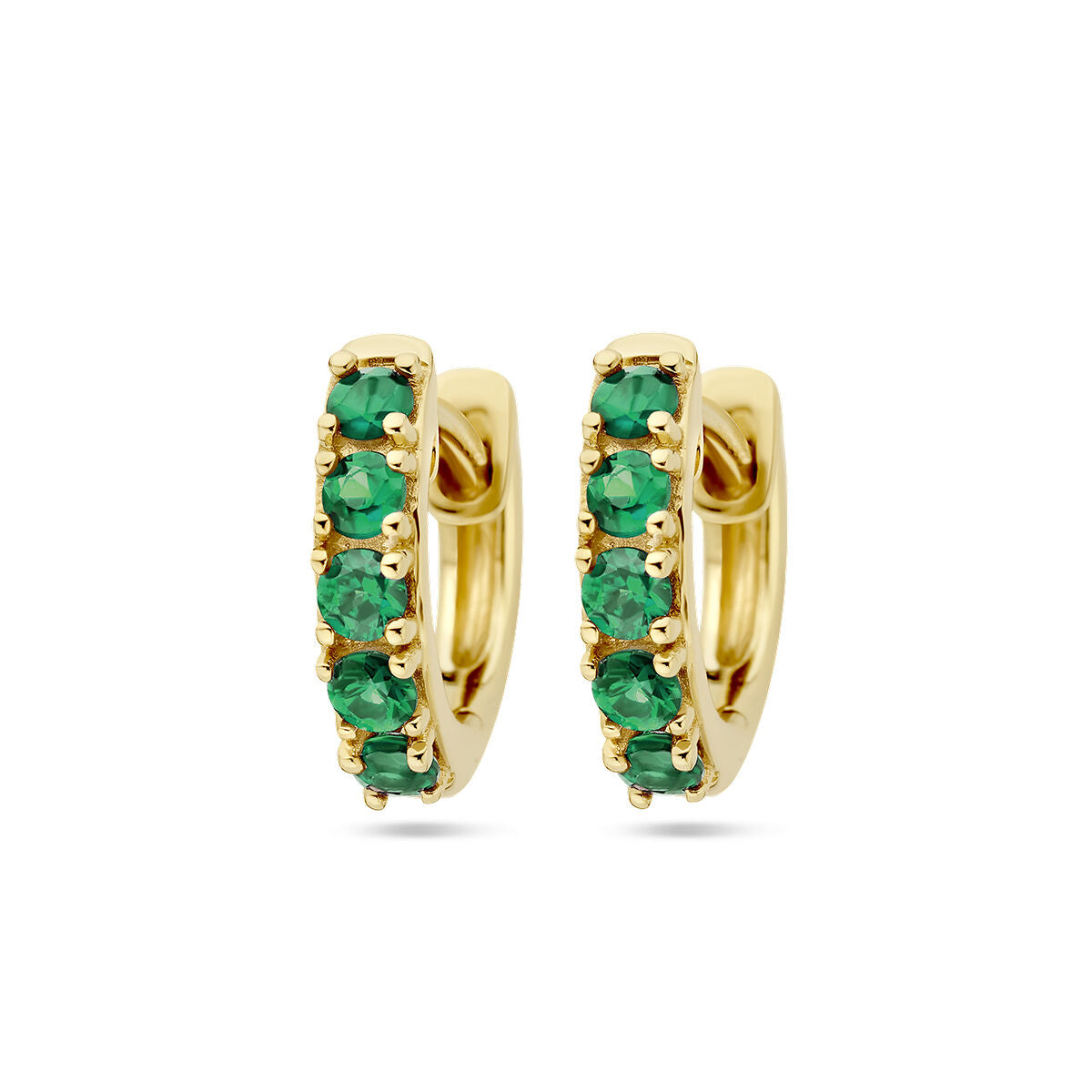 Een paar Van der Kooij Collectie klapoorringen smaragd 14K geelgoud met meerdere ronde smaragden dicht langs de voorkant, afgebeeld op een witte achtergrond.