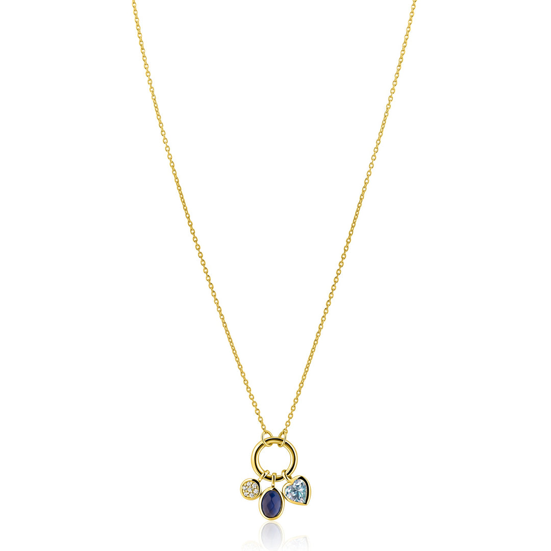 De Zinzi ketting ZIC2737 is een goud vergulde zilveren ketting met luxe bedels: een ronde heldere steen, een ovale donkerblauwe steen en een lichtblauw hartje. De lengte is verstelbaar voor de perfecte pasvorm.