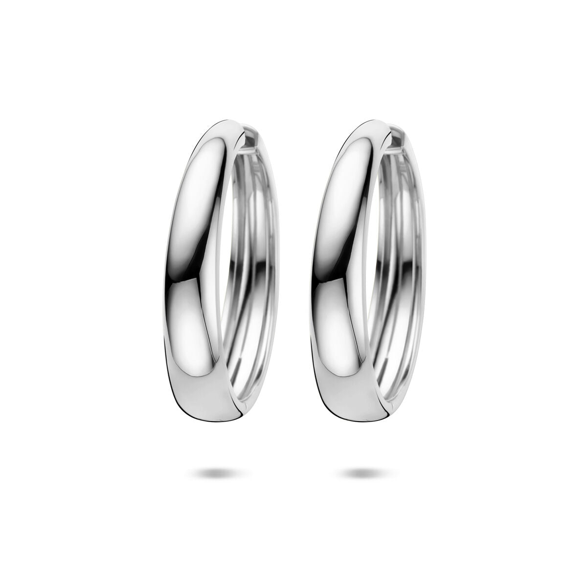 Zilveren klapoorringen met een gladde afwerking, 40 x 8 mm, met een moderne, strakke vorm.
