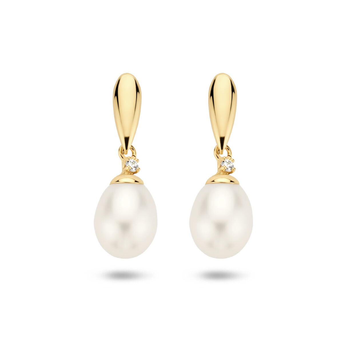 Oorhangers van 14K geelgoud met een parel en zirkonia, druppelvormige parel met glanzende afwerking.