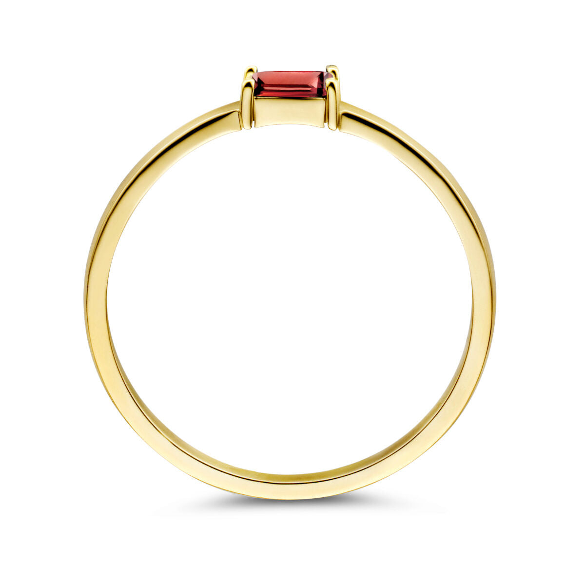 Een dunne 14K geelgouden ring van Van der Kooij Collectie met een rechthoekige granaat geboortesteen voor januari, bevestigd met twee poten, getoond van opzij tegen een witte achtergrond.