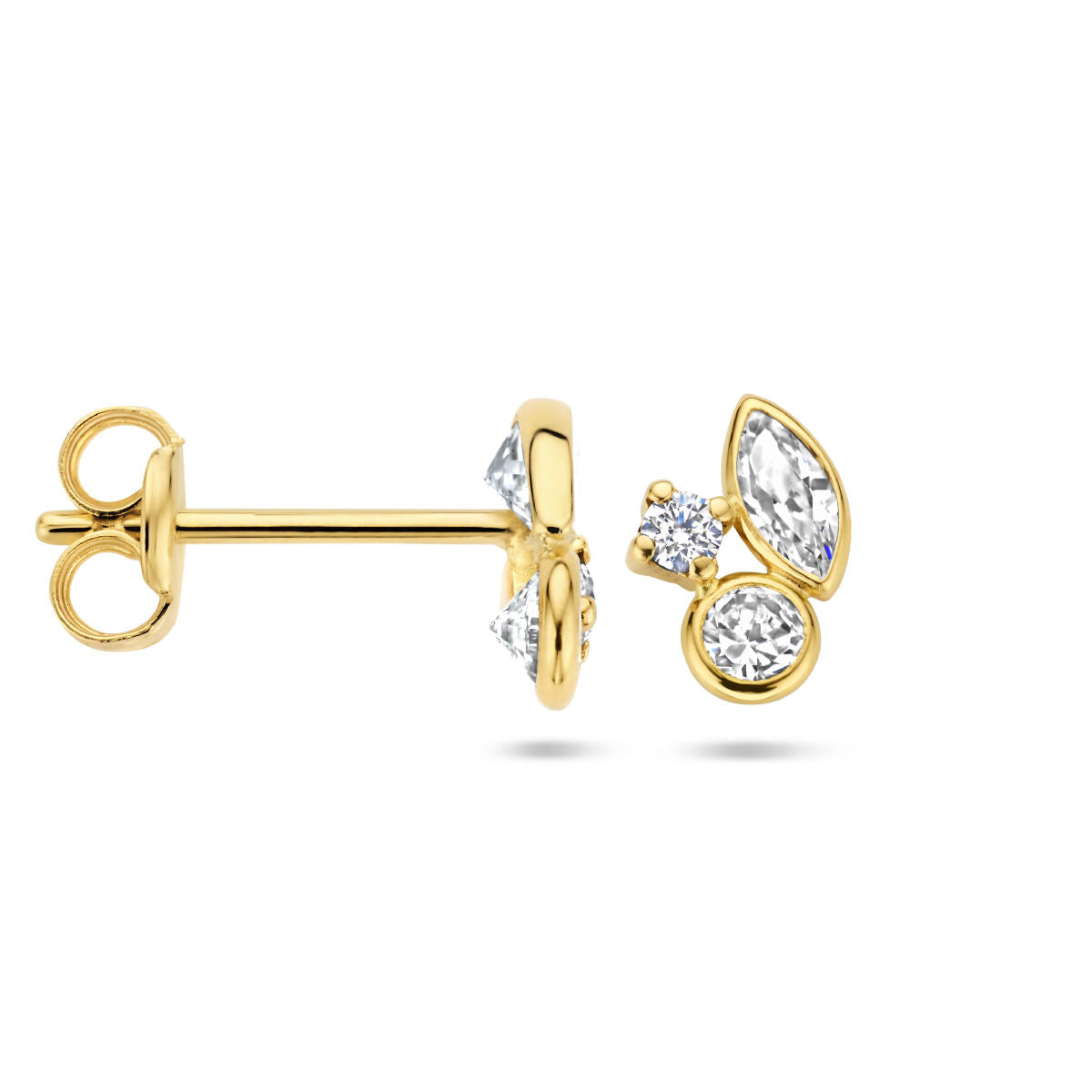 Van der Kooij Collectie oorknoppen zirkonia 14K geelgoud: dames oorbellen met vlindersluiting en drie heldere zirkonia's in een glanzende goudcluster. Eén knop is van opzij, de andere van voren getoond.