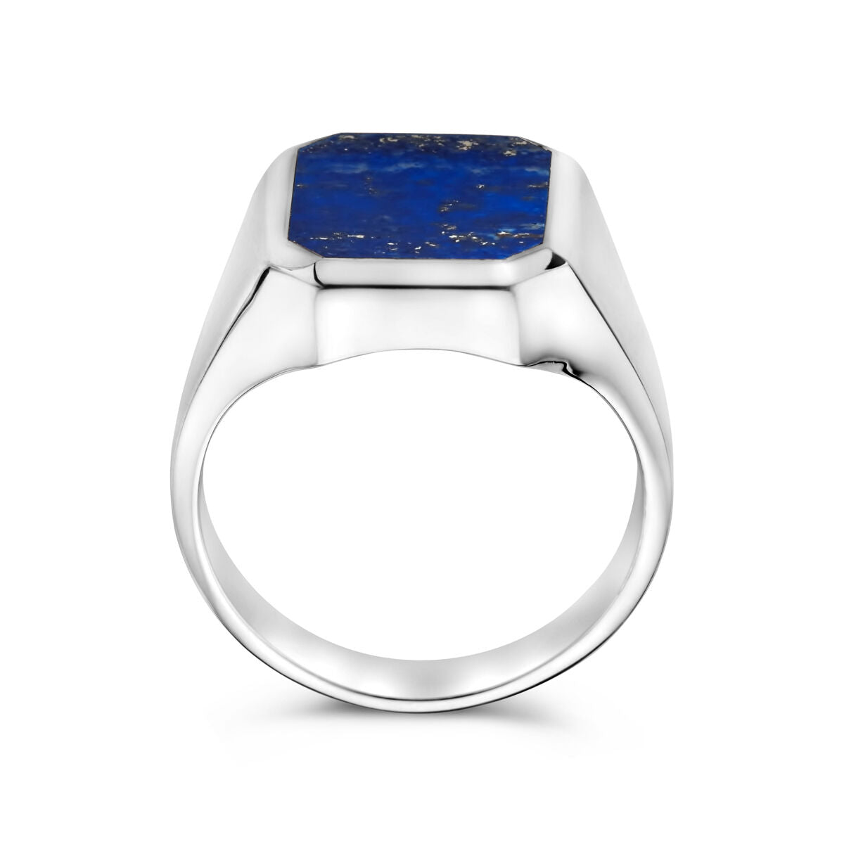 Een 925 zilveren zegelring, massief met lapis (13 x 11mm) met subtiele goudspikkels, gefotografeerd van opzij tegen een witte achtergrond. Een verfijnd ontwerp uit de Van der Kooij Collectie.