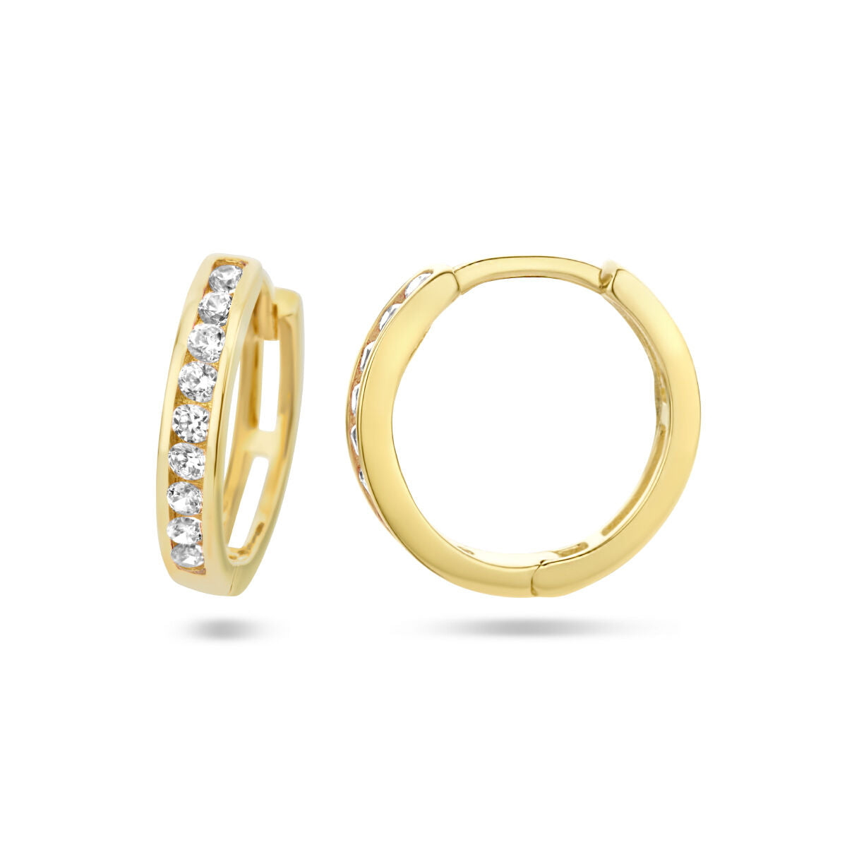 Van der Kooij Collectie klapoorringen met zirkonia 14K geelgoud, set van twee: één getoond vanaf de zijkant, één vanaf de voorkant, elk met een rij witte zirkonia langs de buitenrand op een witte achtergrond.