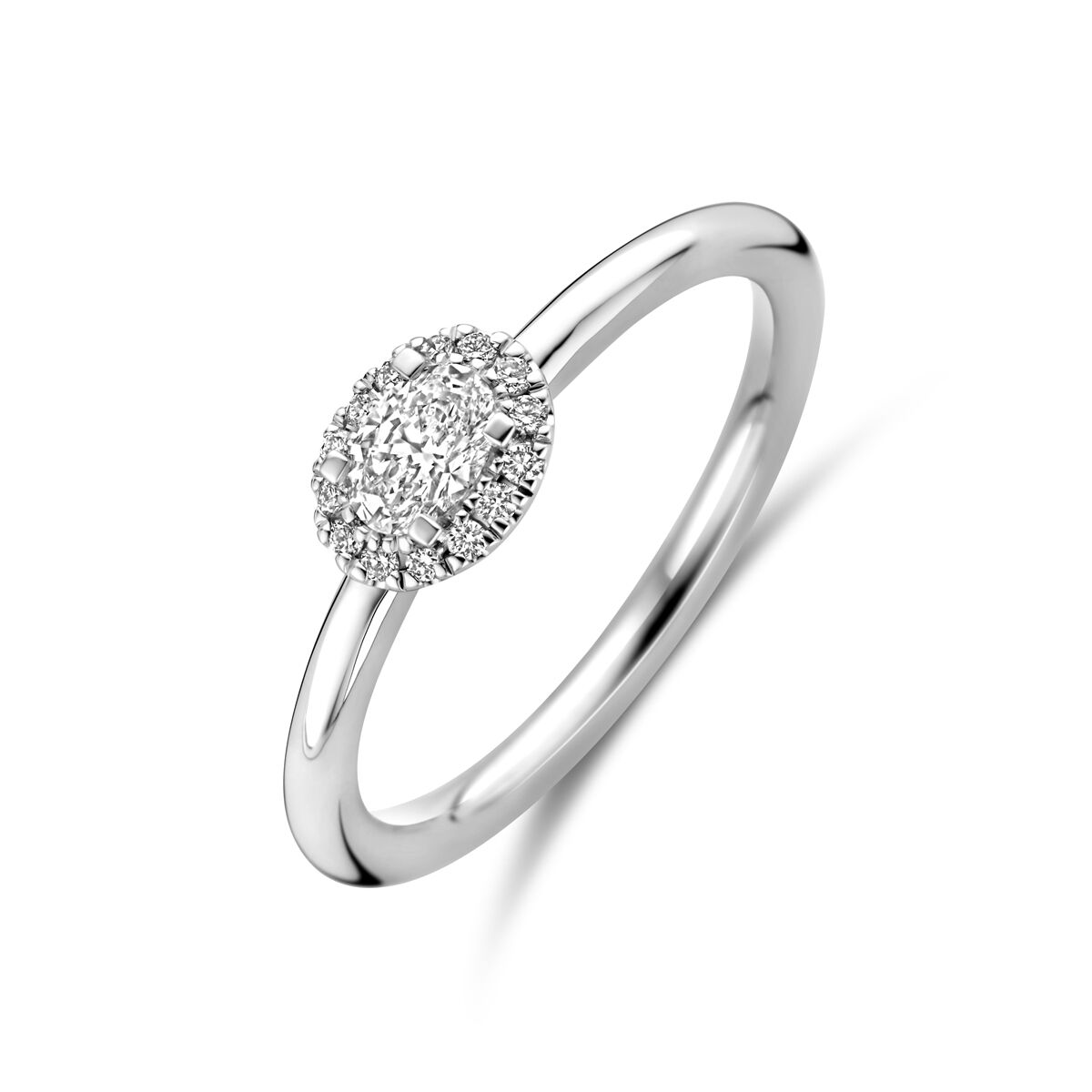 Witgouden ring met een ronde diamantsetting, bezet met kleine diamanten van 0.24 ct.