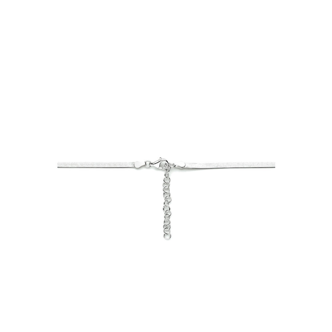 De Van der Kooij Collectie collier slang plat, 3,3 mm breed in gerhodineerd zilver met een karabijn sluiting en 40 + 5 cm verstelbare lengte is afgebeeld tegen een effen witte achtergrond.