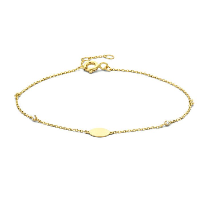 De armband zirkonia 16,5 - 17,5 - 18,5 cm van Van der Kooij Collectie is een 14K geelgouden damesarmband met ovale centrale plaat, subtiele zirkonia accenten, karabijnsluiting en verstelbare verlengketting.