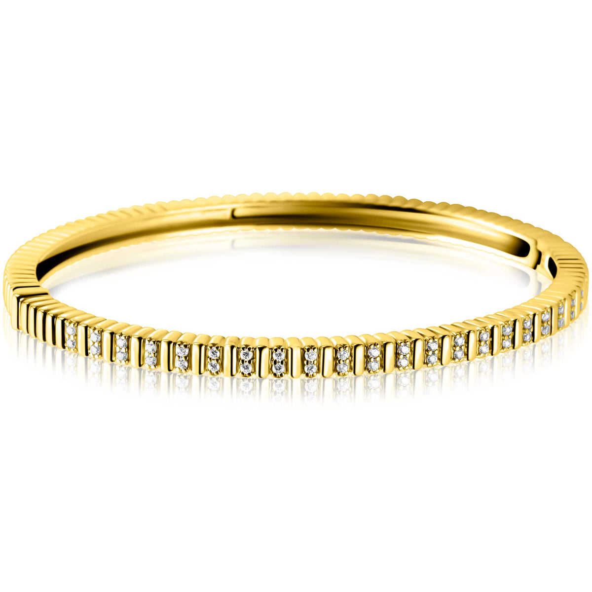 Gouden armband van zilver met een glanzende afwerking en sprankelende steentjes.