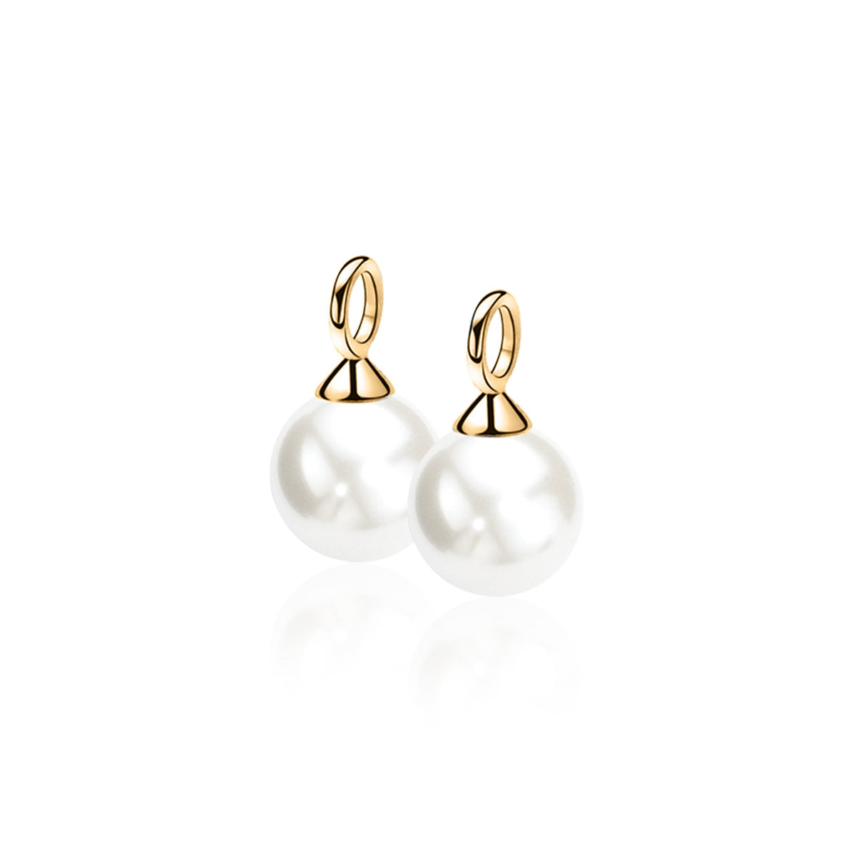 Zinzi Oorbellen Gold Plated Zich266 Wg van Zinzi: elegante oorbellen met ronde witte parels en glanzende vergulde dopjes en lusjes, afgebeeld op een effen witte achtergrond.