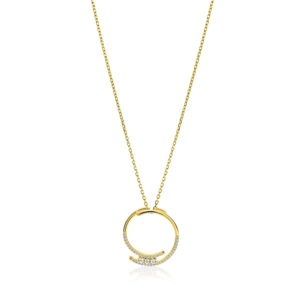 De Zinzi ketting ZIC2645Y (45-50 cm) is een goudkleurige zilveren ketting met een delicate ketting en een ronde hanger, gedeeltelijk bezet met fonkelende diamanten op de onderste helft. Merk: Zinzi.