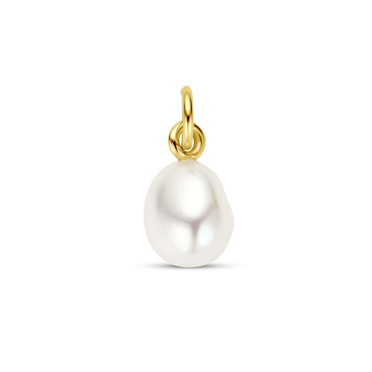 Een enkele barokparelhanger van 18,5 mm met een onregelmatige vorm, gezet in een kleine hanger van 3 micron geelgoud verguld zilver, uit de Van der Kooij Collectie, wordt getoond op een effen witte achtergrond.