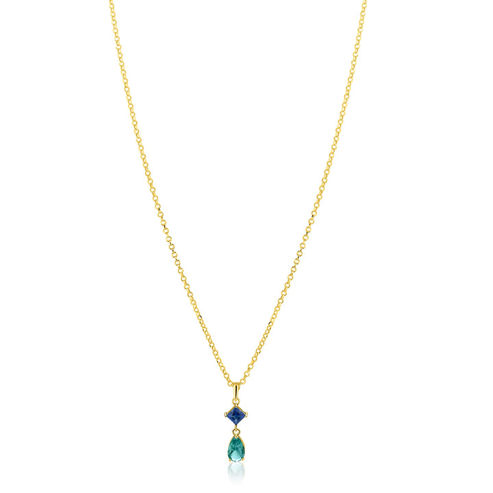 De Zinzi ketting ZIC2745 van Zinzi is een vergulde ketting met een hanger met een kleine blauwe turquoise steen boven een traanvormige groene edelsteen, beide verticaal gezet.