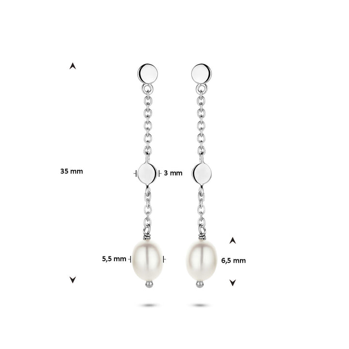 Van der Kooij Collectie oorhangers parel zilver gehodineerd: ronde stud, schakels, witte zoetwaterparel (5,5 mm links, 6,5 mm rechts), lengte 35 mm, kettingbreedte 3 mm.
