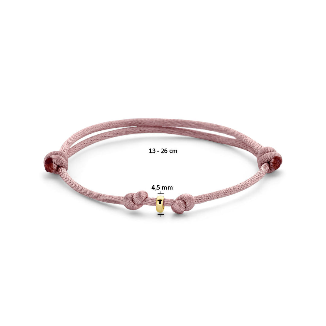 De Van der Kooij Collectie armband satijn zacht roze is een 13-26 cm verstelbare armband gemaakt van rubber, nylon en leer met een 14K gouden kraal. Stijlvol en perfect als dames armband.