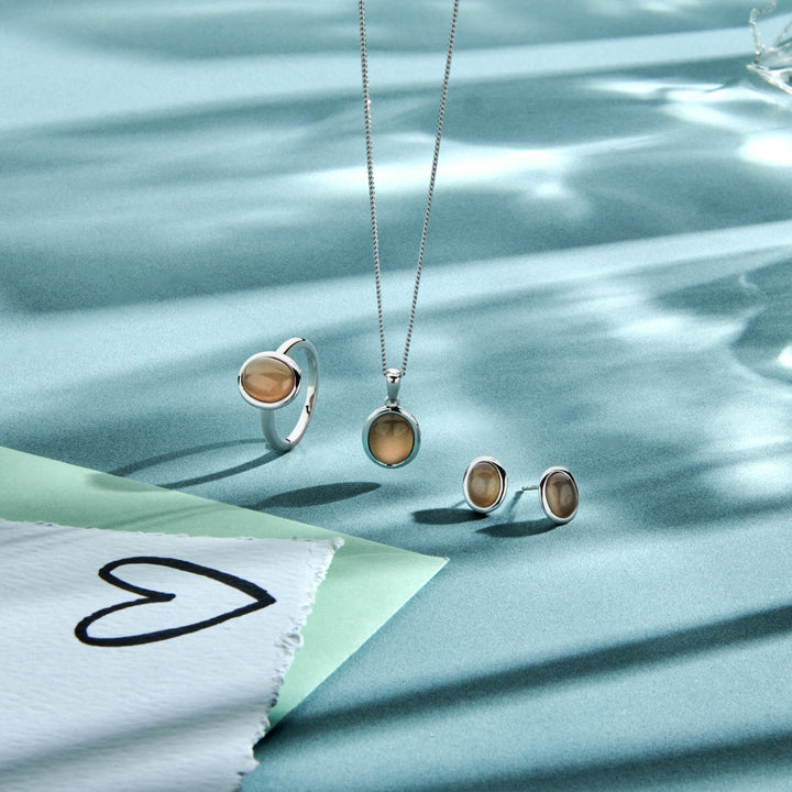 oorknoppen beige maansteen zilver gerhodineerd