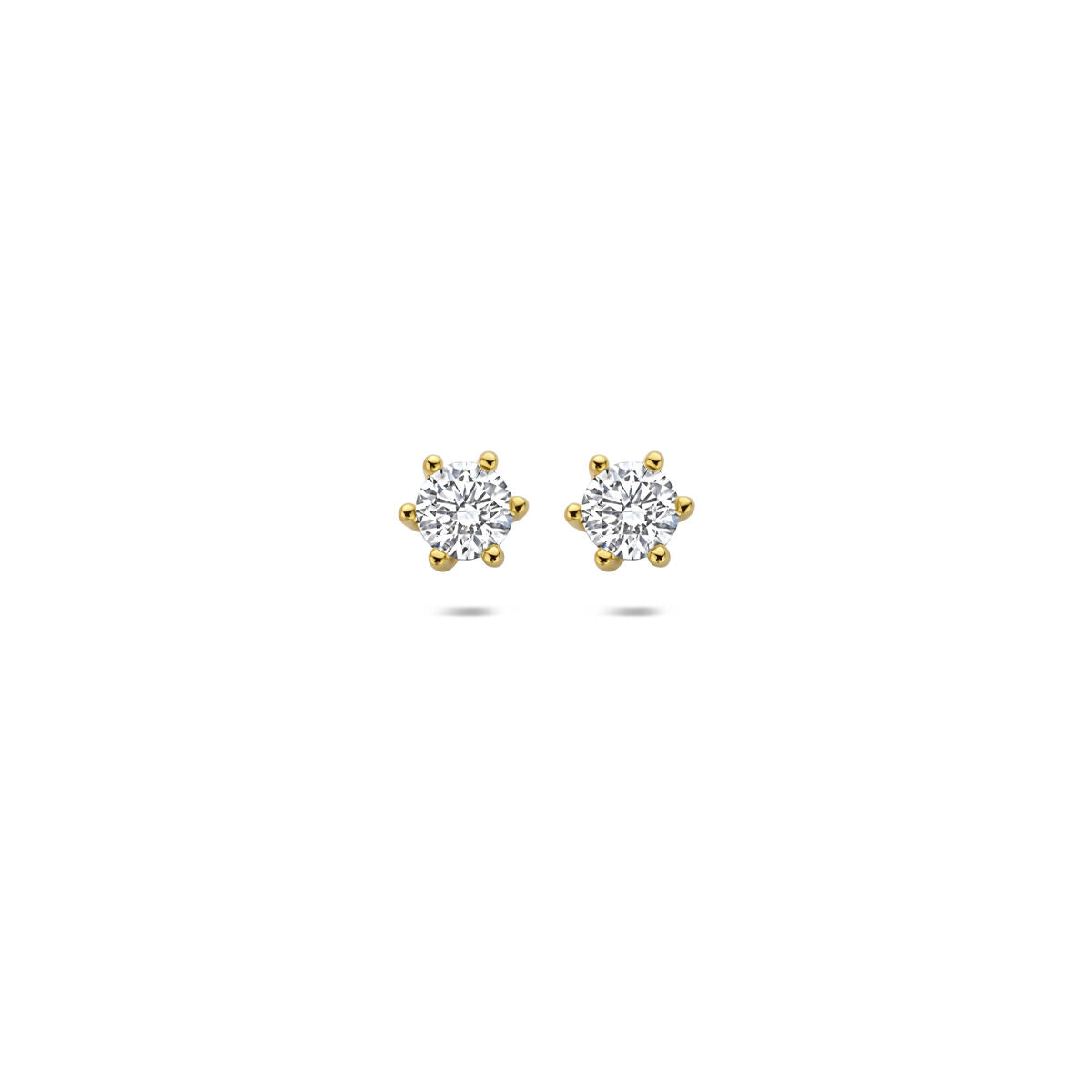 Gouden oorknopjes van 14k geelgoud met lab grown diamanten in een stervormige zetting.