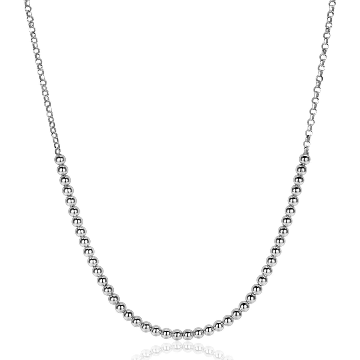 De Zinzi Ketting Zilver ZIC2640 van Zinzi heeft kleine, glanzende zilveren kraaltjes die dicht op elkaar zitten langs de onderste helft van een delicate jasseron ketting, afgebeeld op een witte achtergrond.