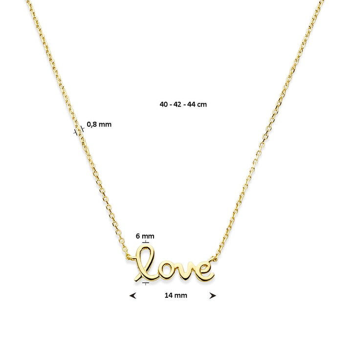 Het collier love 40-42-44 cm van de Van der Kooij Collectie is een verfijnd 14K geelgouden sieraad met een delicate ketting en een hanger gegraveerd met "love" in cursief. Lengte verstelbaar, hanger 6x14 mm, dikte 0.8 mm.