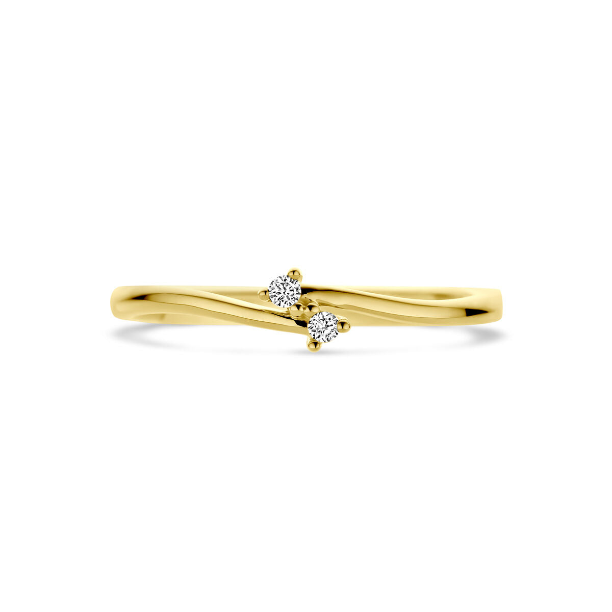 Een verfijnde 14K geelgouden ring uit de Van der Kooij Collectie, met een slanke, licht gedraaide band en twee kleine diamanten (0.03ct H SI) naast elkaar gezet in het midden.