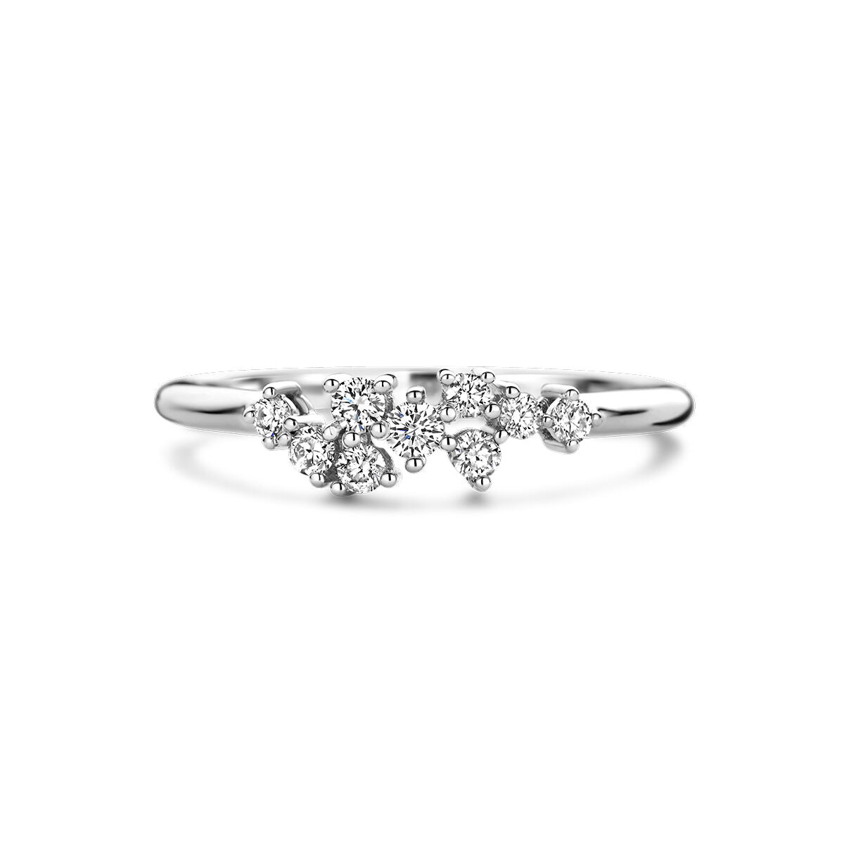 Ontdek tijdloze elegantie met de Van der Kooij Collectie ring: 0,21ct H SI diamant in 14K witgoud, met een asymmetrische cluster op een delicate band.