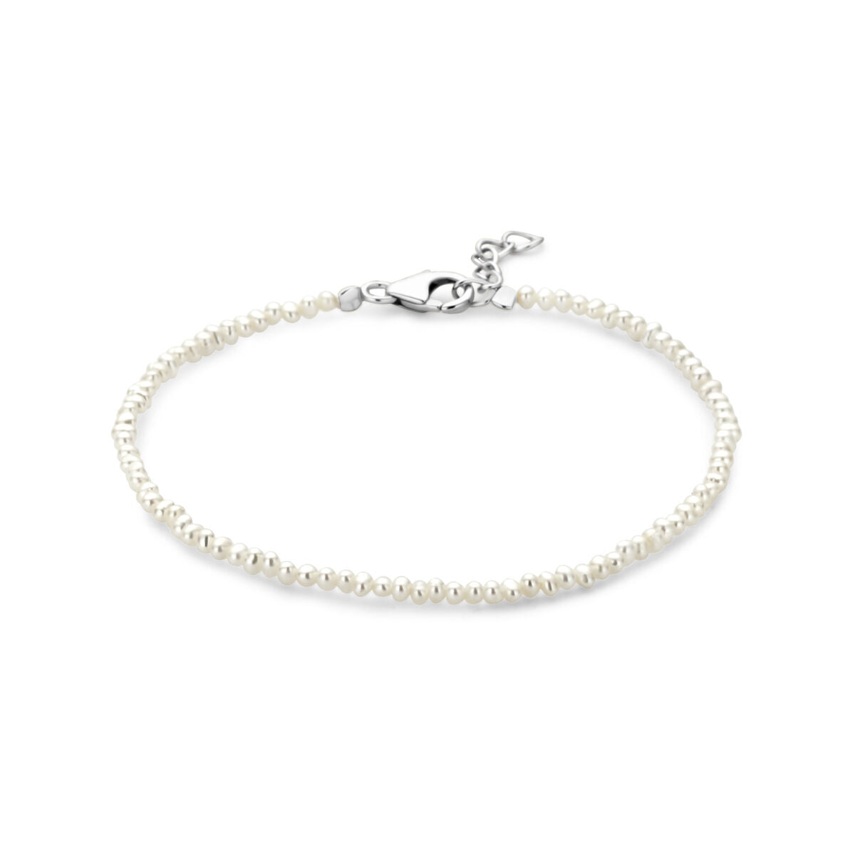 Armband van gerhodineerd zilver met parels, verstelbaar van 16,5 tot 18,5 cm.