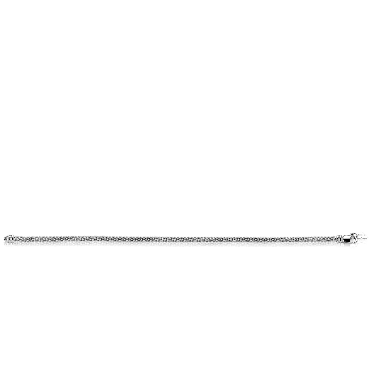 Zilveren armband met een slanke, gladde afwerking en een eenvoudige sluiting.