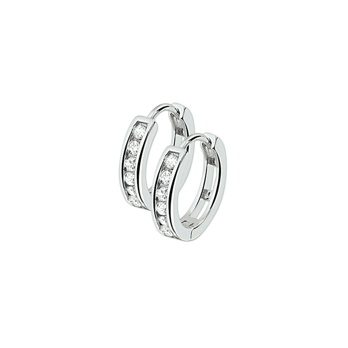Een paar klapoorringen met zirkonia uit de Van der Kooij Collectie, elk voorzien van een rij schitterende zirkonia's op de voorkant, afgebeeld op een witte achtergrond.