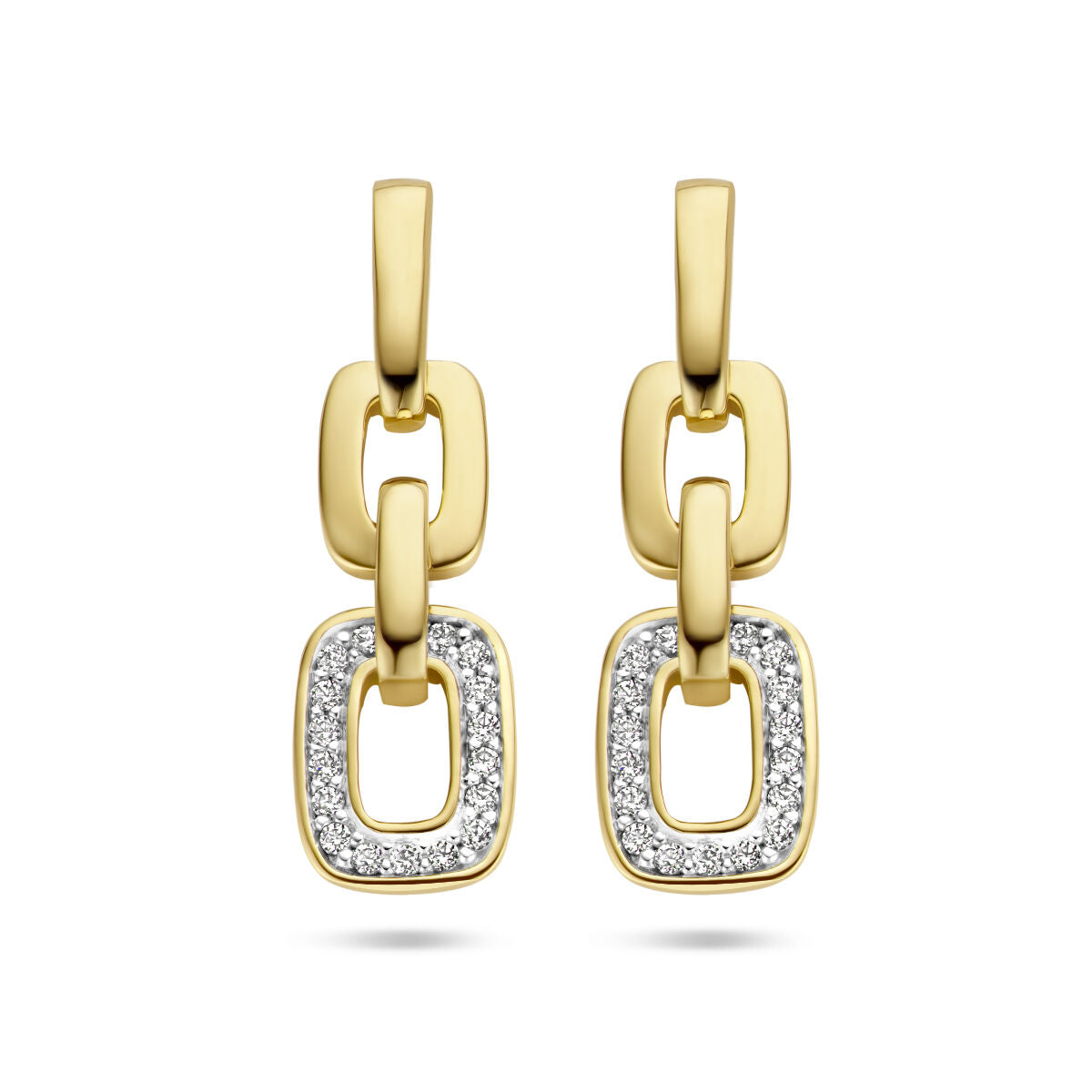 Geelgouden oorhangers met schakels en een diamantzetting van 0,13 ct in een vierkante vorm.