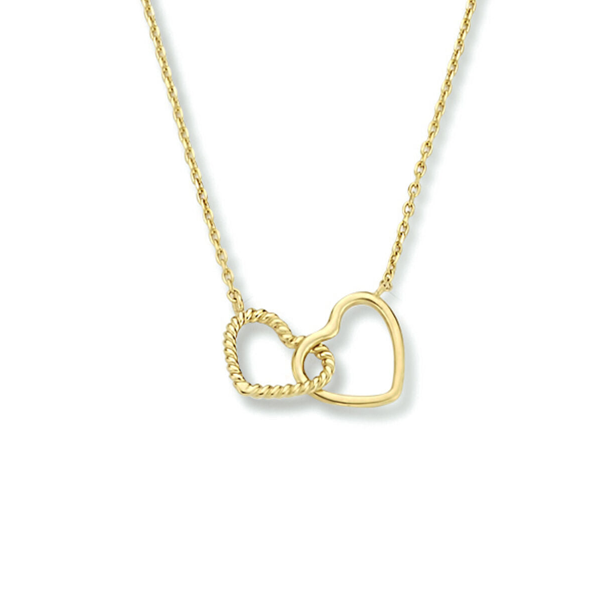 De Gouden dames ketting hartjes 14K van Van der Kooij Collectie heeft twee in elkaar grijpende hartjes - één gedraaid, één glad - aan een delicate geelgouden ketting tegen een witte achtergrond.