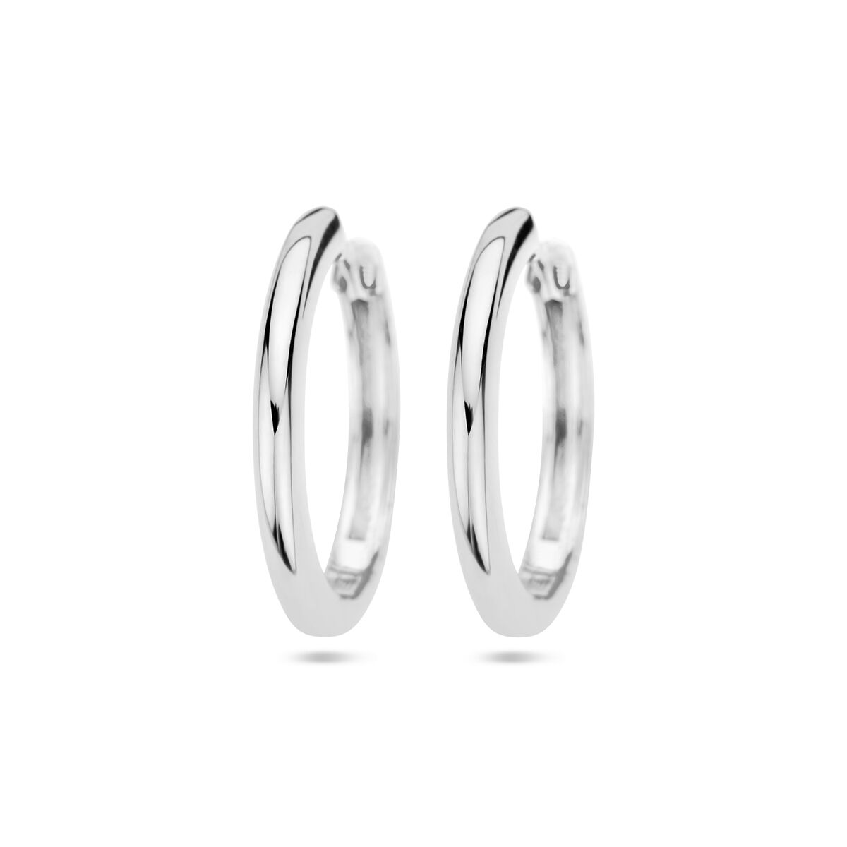 Klapoorringen van 2,5 mm, half rond, in gerhodineerd zilver met een glanzende afwerking.