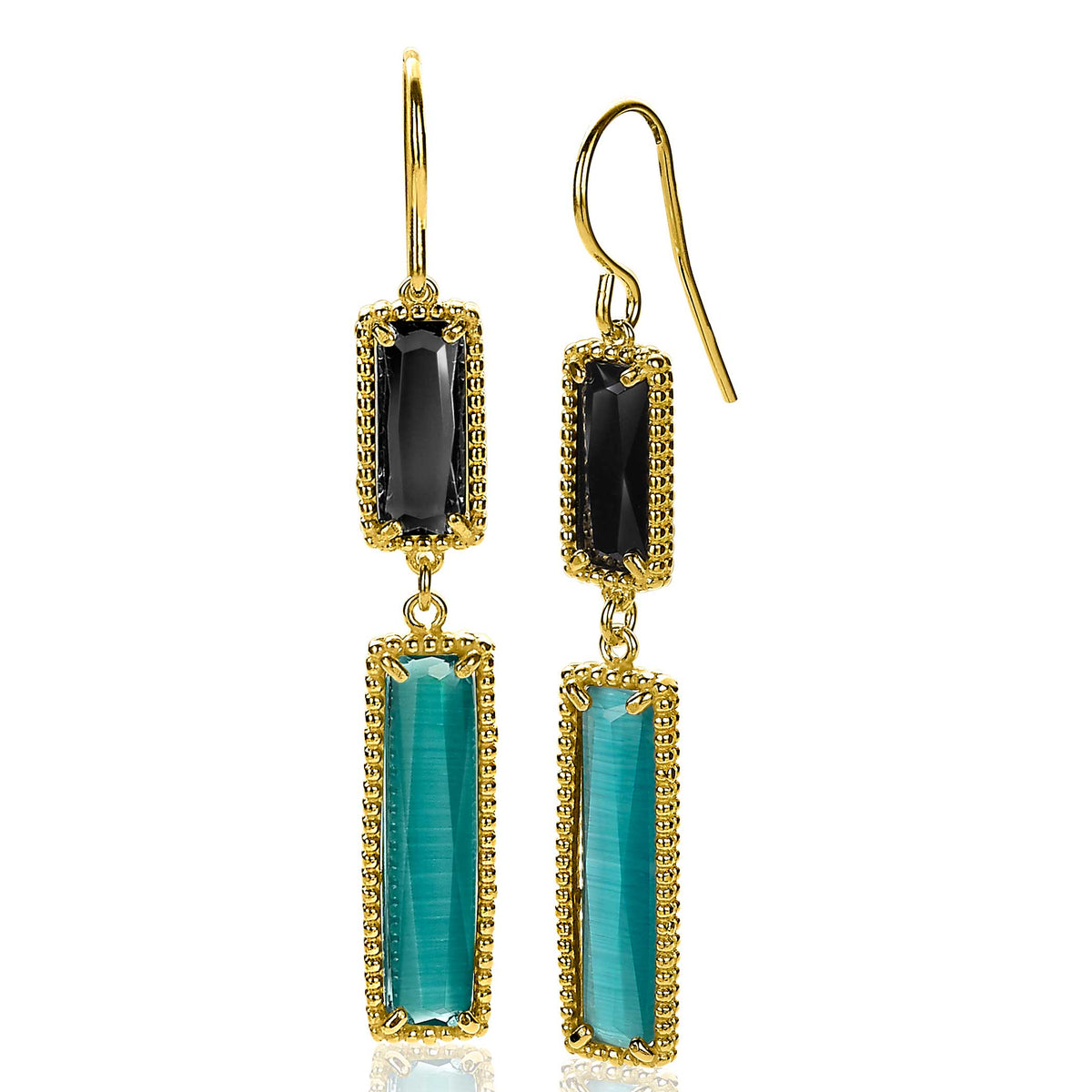 Gouden oorbellen met twee hangende rechthoekige stenen in zwart en turquoise.