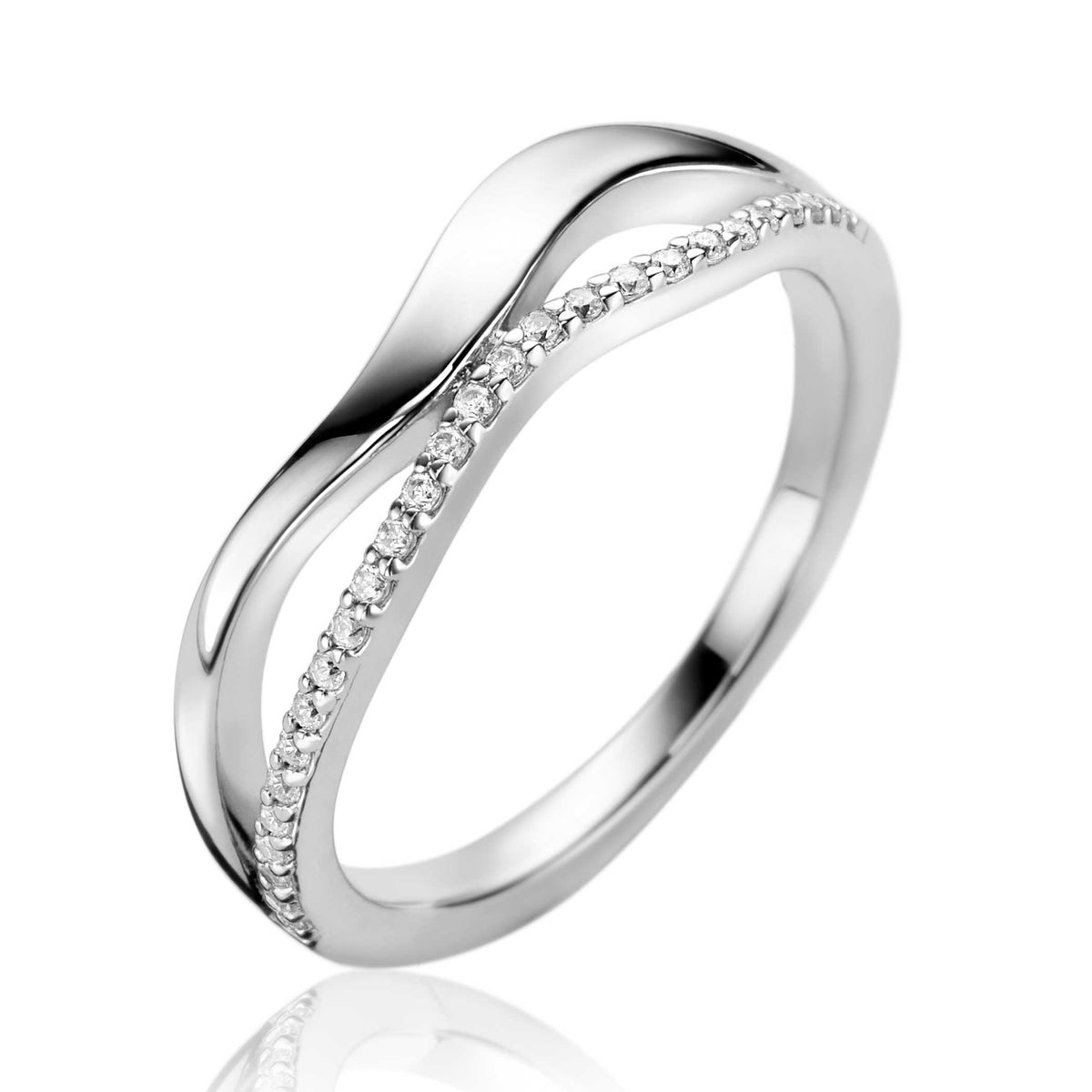 Zilveren ring met golvende vorm en een rij kleine steentjes aan de zijkant.