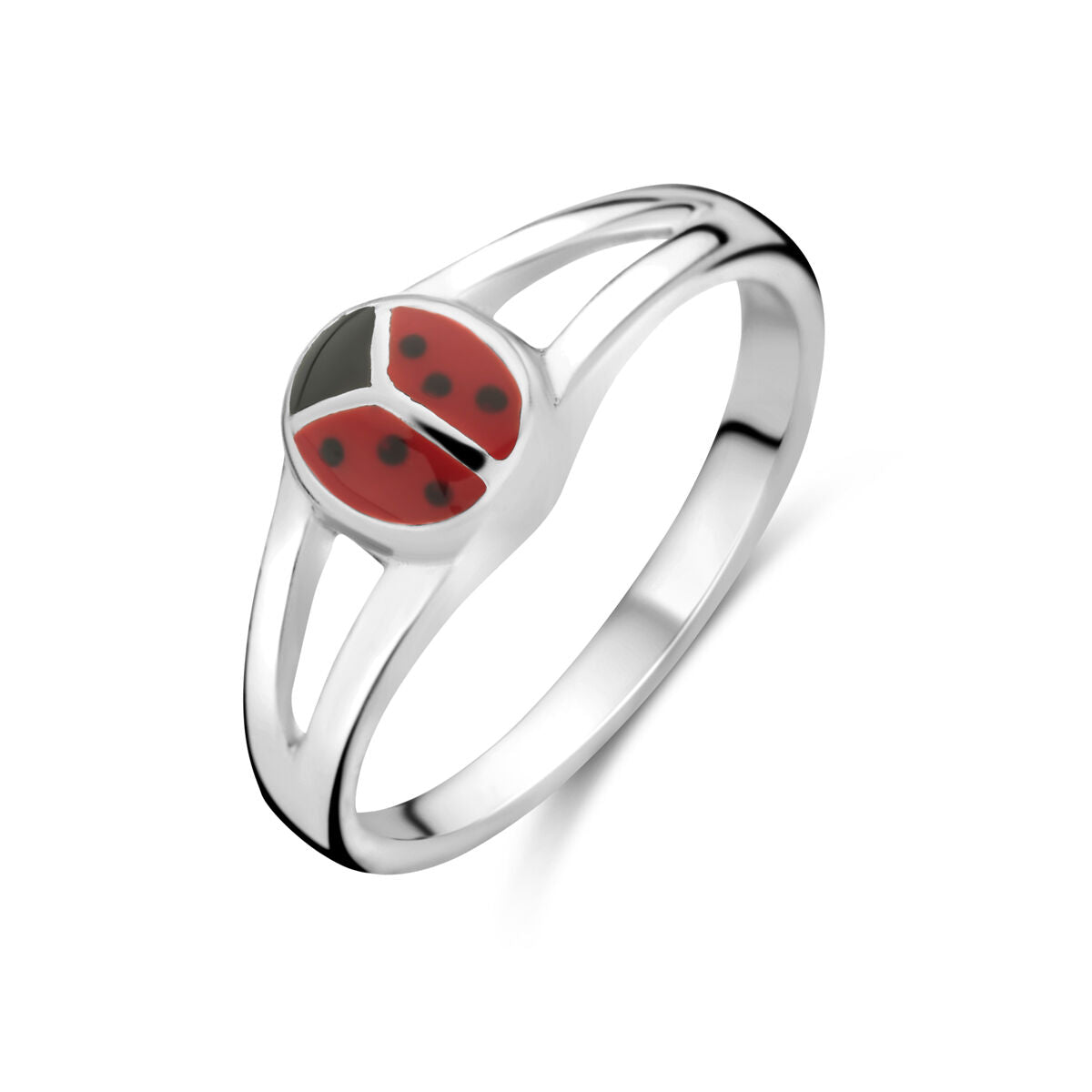 De Van der Kooij Collectie "ring lieveheersbeestje zilver wit" heeft een lieveheersbeestje-vormige decoratie met rode en zwarte emaille details, waaronder zwarte vlekjes en een donkere kop. De zilveren band splitst in tweeën bij de decoratie.