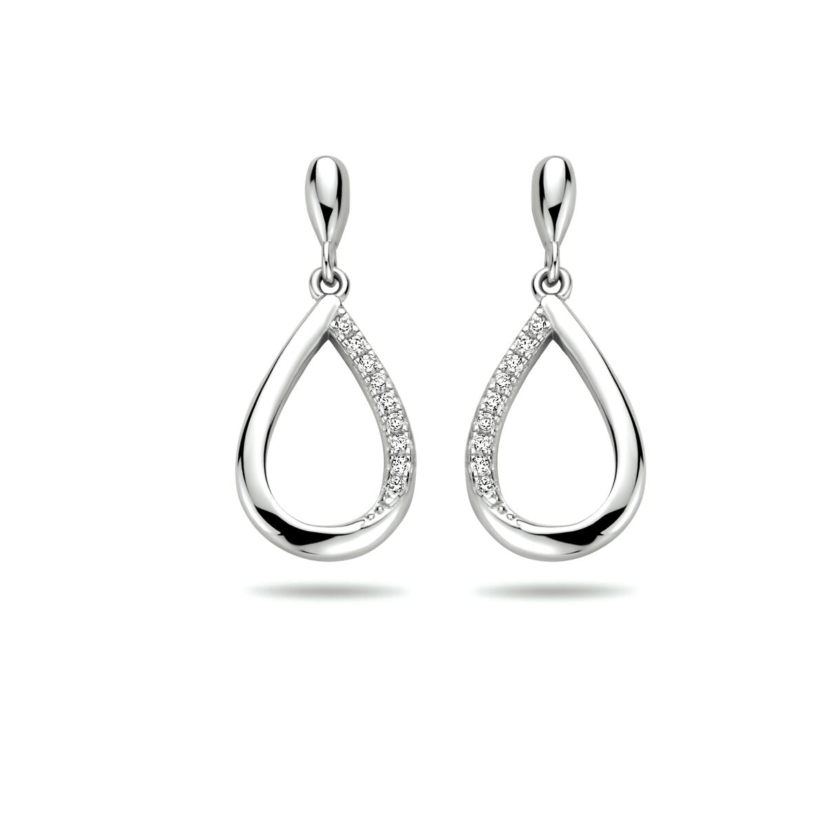 Oorhangers in druppelvorm van gerhodineerd zilver met een rij zirkonia-steentjes.