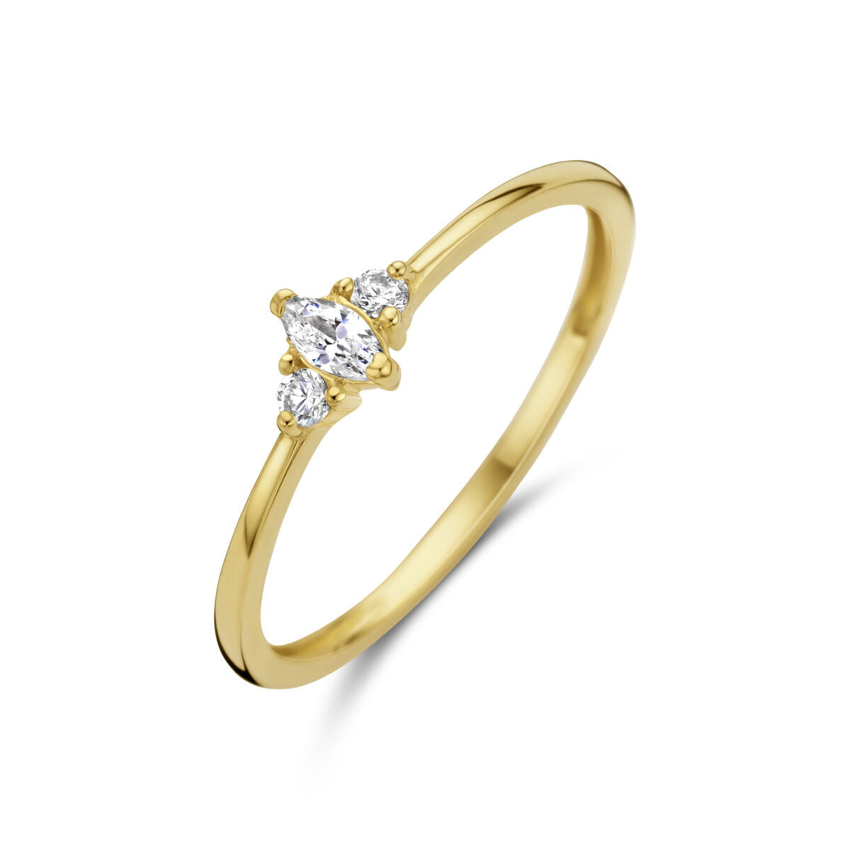 De Van der Kooij Collectie ring trilogie zirkonia 14K geelgoud is een delicate damesring met een marquise geslepen middensteen en twee prachtige zirkonia's, sierlijk gezet in een fijne band.