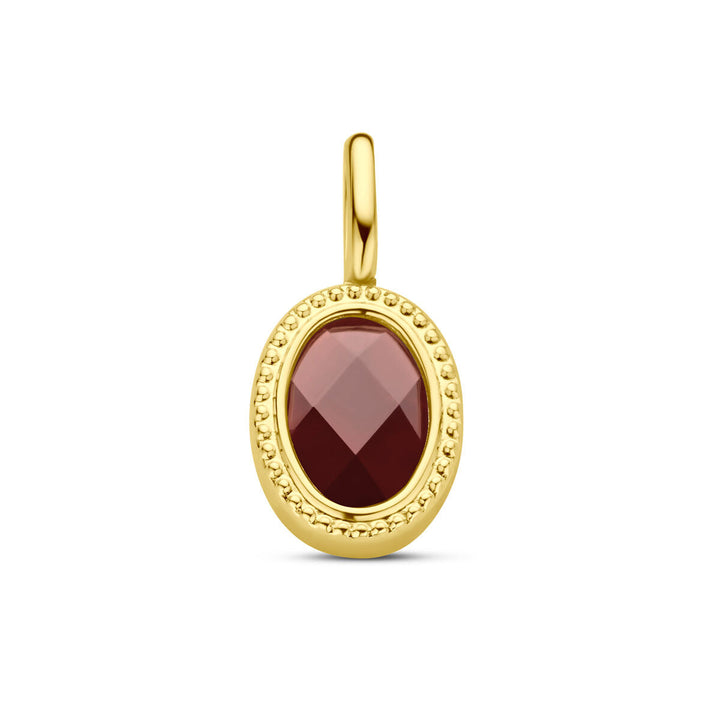 De hanger granaat 14K geelgoud van Van der Kooij Collectie is een sfeervol geslepen diep rode granaat in een bewerkte geelgouden zetting, fraai gepresenteerd tegen een witte achtergrond.