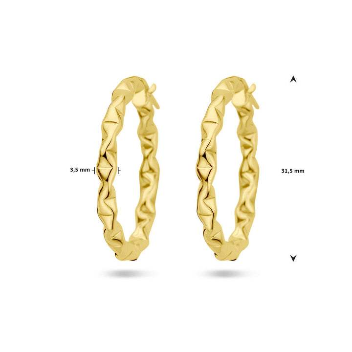 Van der Kooij Collectie oorringen 1 micron zilver verguld (geel) met gedraaide, geometrische vorm en scharniersluiting. Diameter: 31,5 mm, breedte: 3,5 mm. Stijlvol gebruikelijk op een witte achtergrond – ideaal voor dames sieraden liefhebbers.