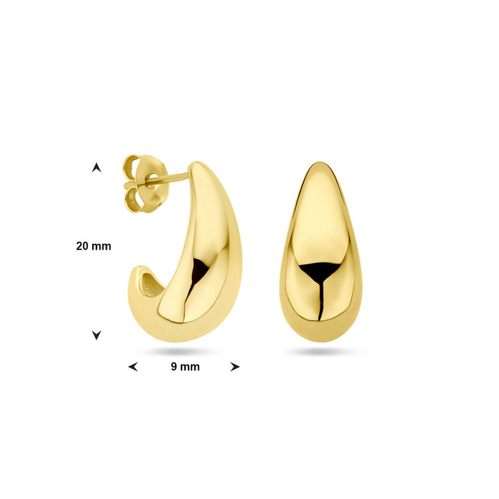 Een paar stekeroorringen 1 micron zilver verguld (geel) van Van der Kooij Collectie, met glanzend gouden druppelvormen, een glad gebogen ontwerp en afmetingen van 20mm hoog en 9mm breed. Eén oorbel is vooraanzicht, één zijaanzicht.