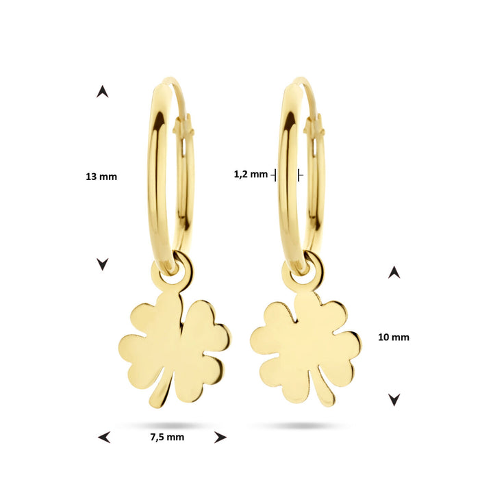 De oorringen klaver 14K geelgoud van Van der Kooij Collectie hebben een 13 mm ring met een bungelende klaver bedel (10 mm hoog, 7,5 mm breed, 1,2 mm dik) - stijlvolle dames sieraden.