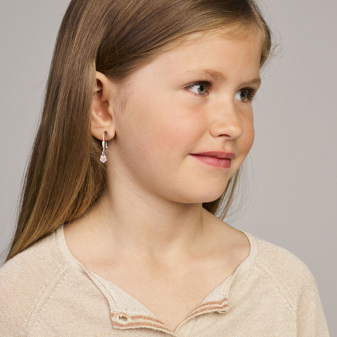 Zilveren oorhangers met emaille bloem en gele zirkonia – 19 mm