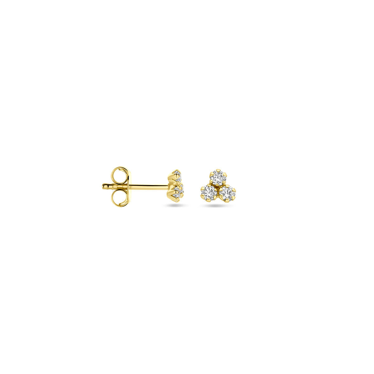 Van der Kooij Collectie oorknoppen zirkonia 4,5 mm in 14K geelgoud, elk met drie kleine zirkonia’s in een driehoekige cluster, weergegeven vanaf de voor- en zijkant op een witte achtergrond.