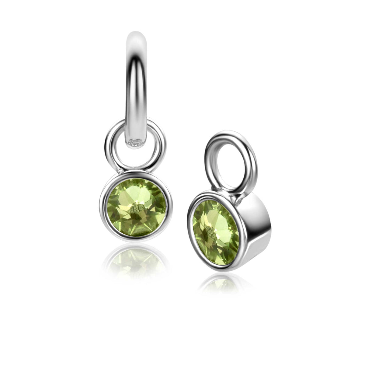 Zilveren oorbellen met een groene zirkonia steen in een ronde zetting.