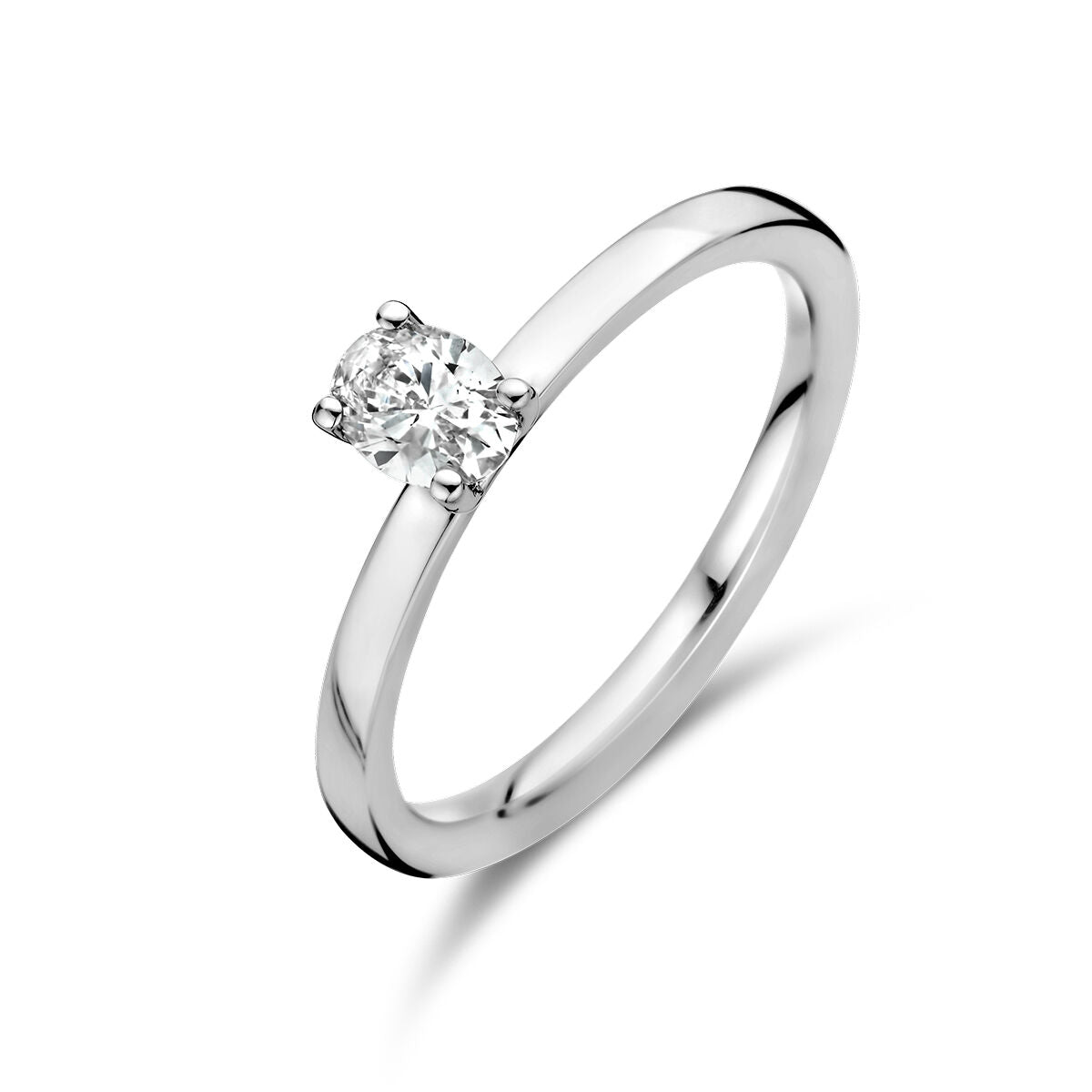 Platina ring met een briljant geslepen diamant van 0,30 ct, eenvoudige en strakke vorm.