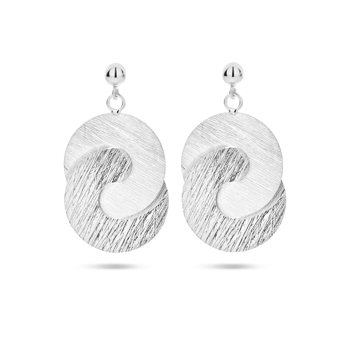 Oorhangers van gerhodineerd zilver met gestructureerde en matte ronde schijven in een golvend ontwerp.