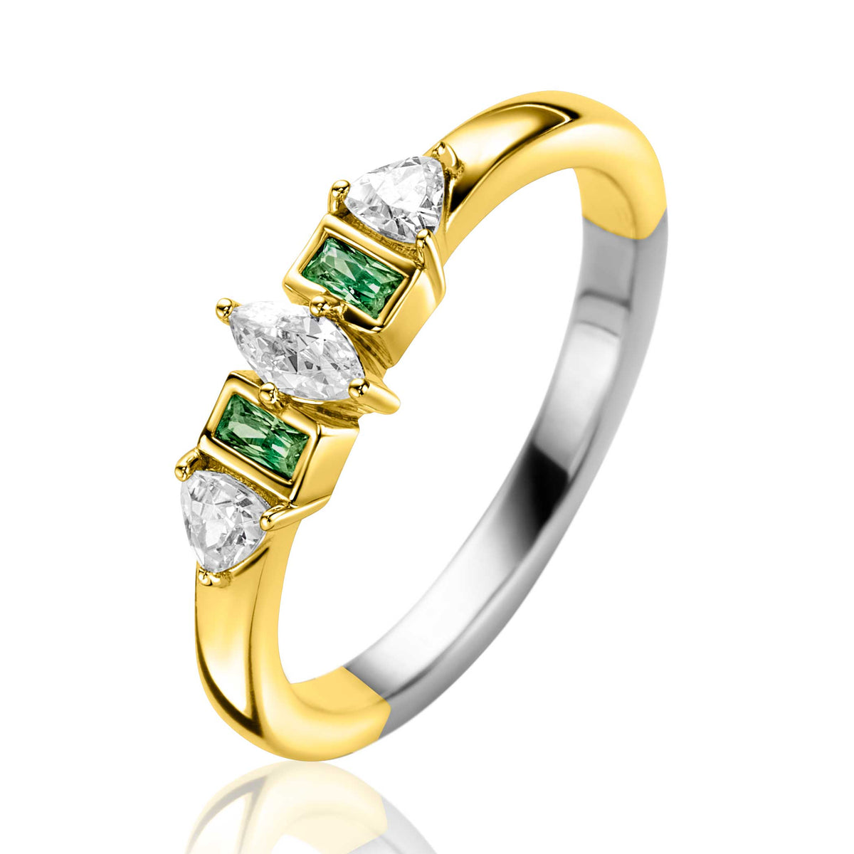 Zilveren ring met gouden details, drie heldere steentjes en twee groene vierkante stenen.